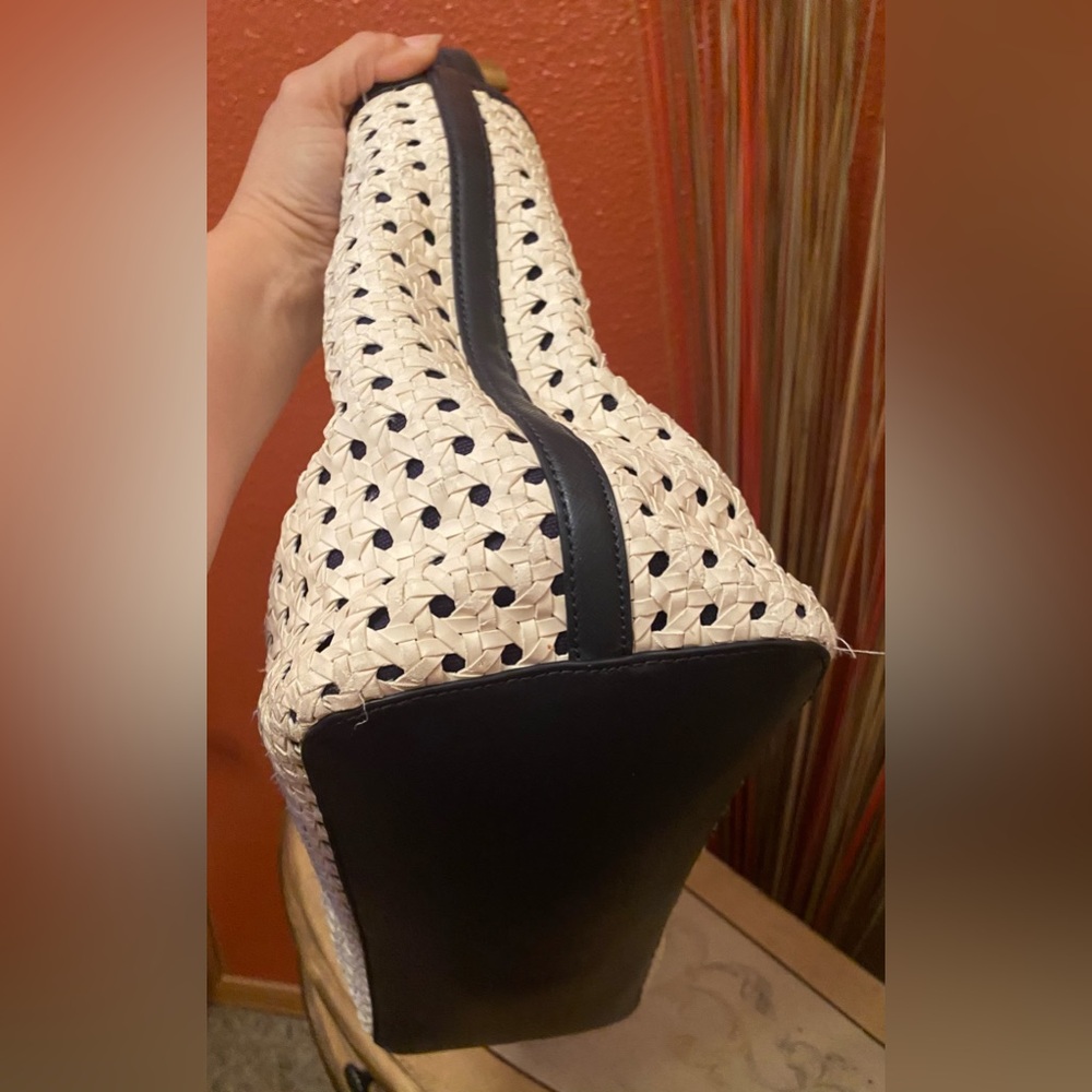Tory Burch - EUC -Robinson Basket Weave Tote in Navy & Ivory Amazing Condition! - Picture 10 of 14